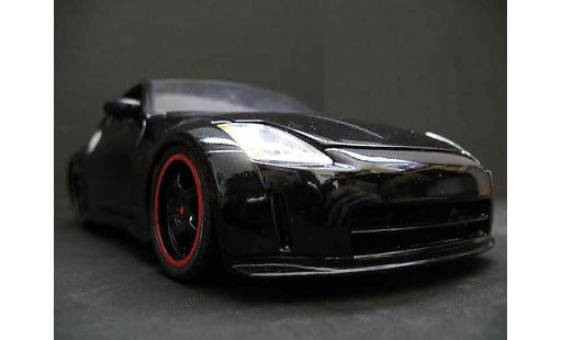 Nissan 350Z Base 1/18 Maisto coupe preparation tuning zwart jantes zwarts modelauto