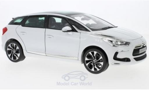 Modelauto DS Automobiles DS5 Berline Citroen metallic wit 2011 zonder Vitrine 1/18 Norev