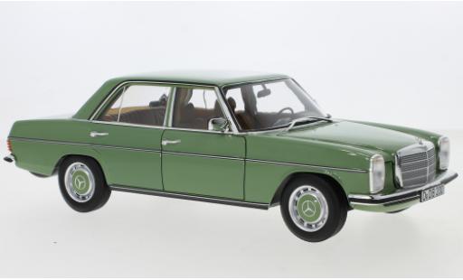 Modelauto Mercedes 200 Base /8 groen 1973 1/18 Norev