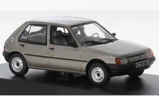 Modelauto Peugeot 205 GL metallic brun clair 1988 1/43 Norev