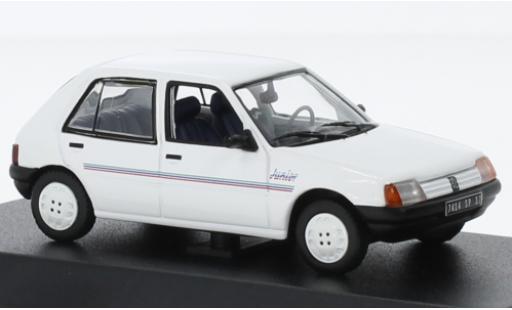 Modelauto Peugeot 205 Junior wit 1988 1/43 Norev