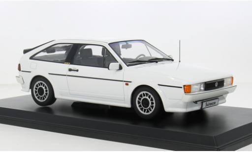 Modelauto Volkswagen Scirocco GTX II 16V wit 1992 1/18 Norev