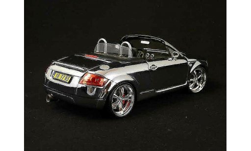 Audi TT roadster 1/18 Maisto shinning full chrome modelauto