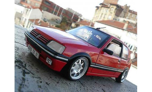 Peugeot 205 GTI 1/18 Solido 1.9 Rouge Vallelunga rood vallelunga jantes pts modelauto