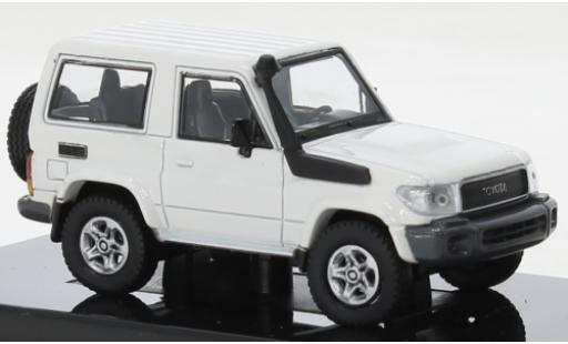 Modelauto Toyota Land Cruiser 70 71 SWB wit 2014 1/64 Para64