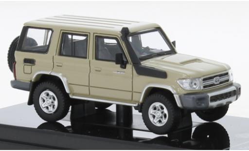 Modelauto Toyota Land Cruiser 70 76 beige 2014 1/64 Para64