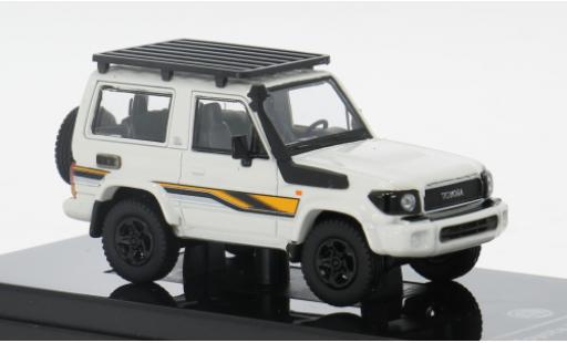 Modelauto Toyota Land Cruiser 70 71 wit/Dekor 2022 1/64 Para64
