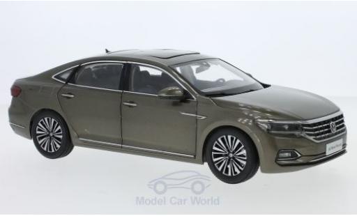 Modelauto Volkswagen Passat B8 metallic grijs 2019 1/18 Paudi