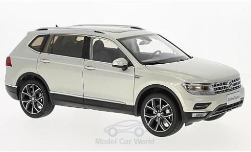 Modelauto Volkswagen Tiguan Base L grijs 2017 1/18 Paudi