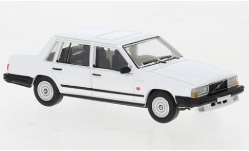 Modelauto Volvo 740 Base wit 1984 1/87 PCX87