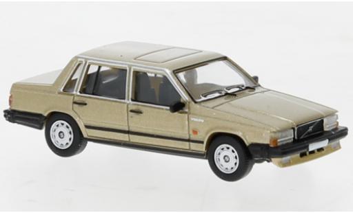 Modelauto Volvo 740 Base metallic beige 1984 1/87 PCX87