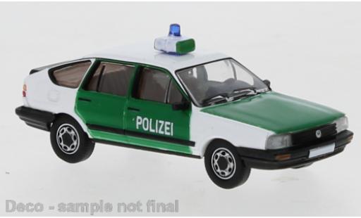 Modelauto Volkswagen Passat B2 wit/groen Politie 1985 1/87 PCX87