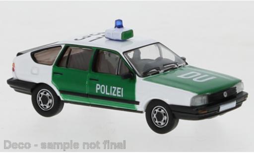Modelauto Volkswagen Passat B2 wit/groen Politie Duisburg 1985 1/87 PCX87