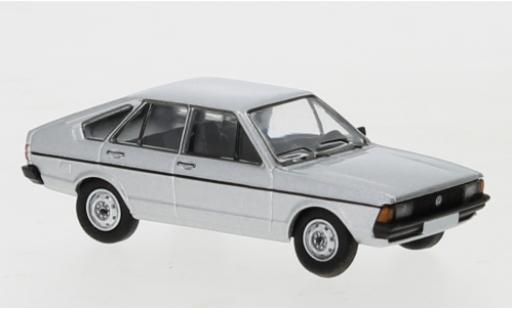Modelauto Volkswagen Passat B1 grijs 1977 1/87 PCX87