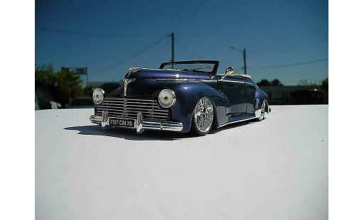 Peugeot 203 cabriolet 1/18 Solido 1954 blauw metalise jantes low riders modelauto