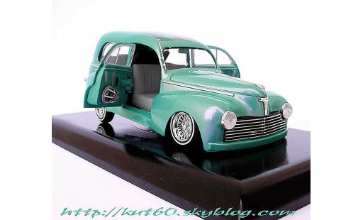 Peugeot 203 Fourgonette 1/18 Solido short delivery lowride modelauto