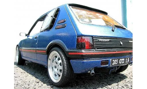 Peugeot 205 GTI 1/18 Solido 1.9 Bleu Miami blauw miami modelauto