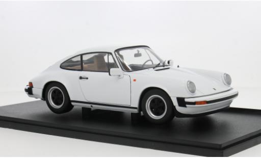 Modelauto Porsche 911 SC 3.0 wit 1/18 Solido