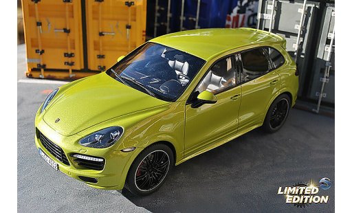 Porsche Cayenne GTS 1/18 GT Spirit groen modelauto