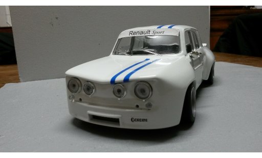 Renault 8 Gordini 1/18 Solido kit large groupe A wit bandes blauws modelauto