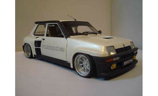 Renault 5 Turbo 1/18 Universal Hobbies 2 wit modelauto