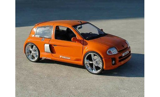 Renault Clio V6 1/18 Universal Hobbies oranje modelauto