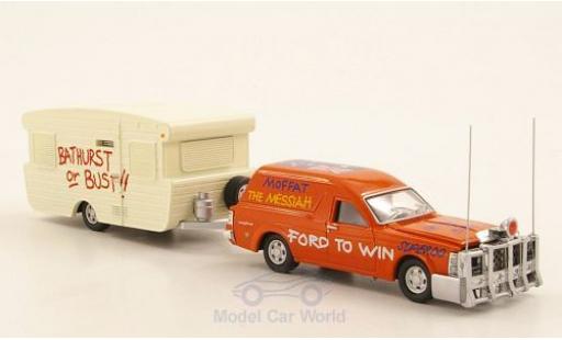 Modelauto Ford Falcon Berline XW Panel Van oranje RHD 1969 met Viscount Alumvan 1/64 Road Ragers