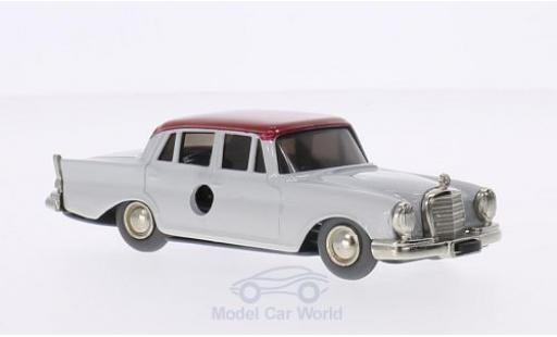 Modelauto Mercedes 220 Base SE grijs/rood Micro Raceer 1/0 Schuco