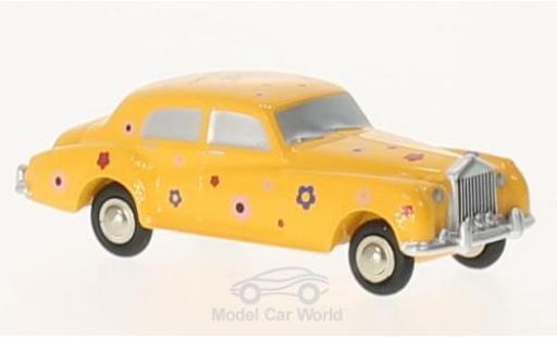 Modelauto Rolls Royce Silver Cloud Base geel/Dekor Happy Birthday 2017 1/90 Schuco