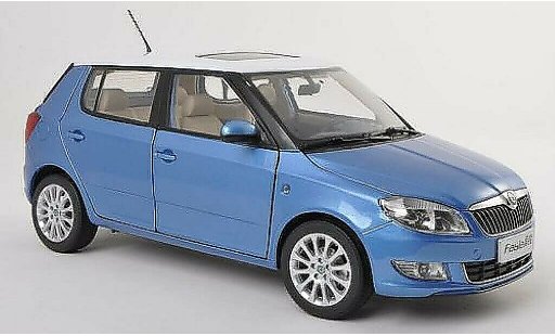 Skoda Fabia Base 1/18 Paudi blauw/wit 2008 modelauto