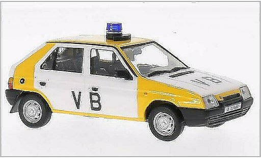 Skoda Favorit Livree Officielle 1/43 Abrex 136L VB vyroci Sametove revoluce geel/wit modelauto