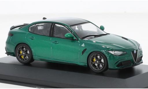Modelauto Alfa Romeo Giulia quadrifoglio metallic groen 2020 1/43 Solido