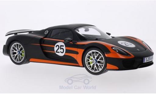 Modelauto Porsche 918 Weissach Package Spyder zwart/oranje -Paket 1/18 Spark