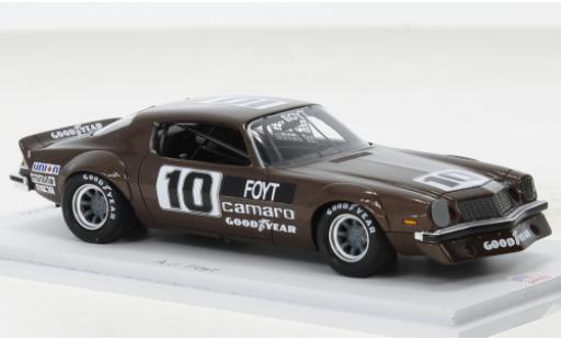 Modelauto Chevrolet Camaro IROC bruin No.10 Daytona 1975 1/43 Spark