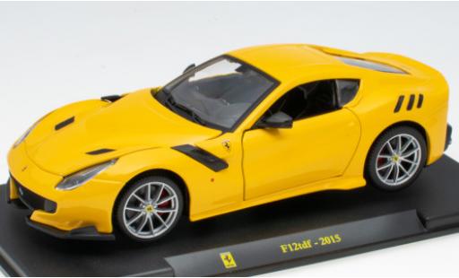 Modelauto Ferrari F12 TDF 2 geel 2015 1/24 SpecialC