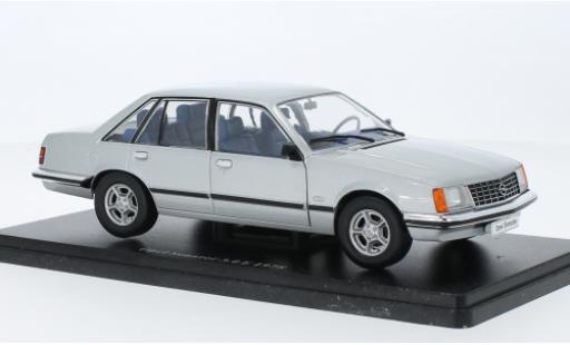 Modelauto Opel Senator A1 .-128 3.0E d 1978 1/24 SpecialC
