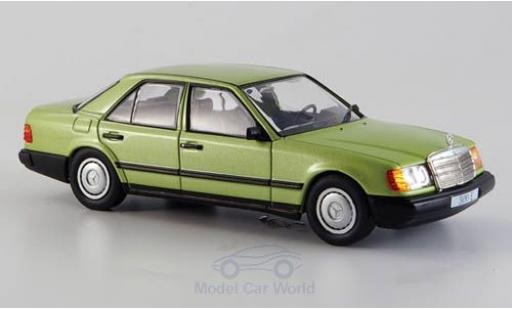 Modelauto Mercedes 300 Coupe E (W124) metallic groen 1984 zonder Vitrine 1/43 SpecialC