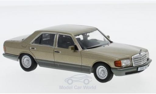 Modelauto Mercedes 500 Base SE (W126) metallic beige 1979 zonder Vitrine 1/43 SpecialC