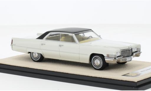 Modelauto Cadillac Sedan Sedan DeVille wit/zwart 1970 1/43 Stamp Models