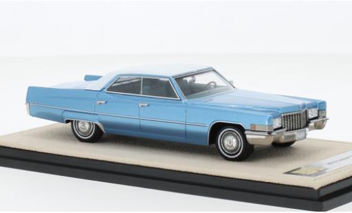 Modelauto Cadillac Sedan Sedan DeVille metallic blauw /wit 1970 1/43 Stamp Models