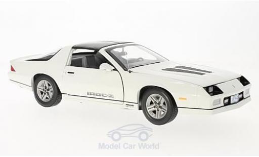 Modelauto Chevrolet Camaro IROC -Z wit 1985 1/18 Sun Star