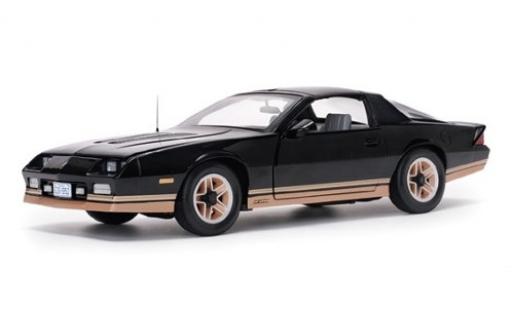 Modelauto Chevrolet Camaro Z28 zwart 1985 1/18 Sun Star