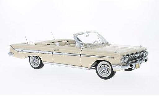 Modelauto Chevrolet Impala Convertible Cabriolet beige 1961 1/18 Sun Star
