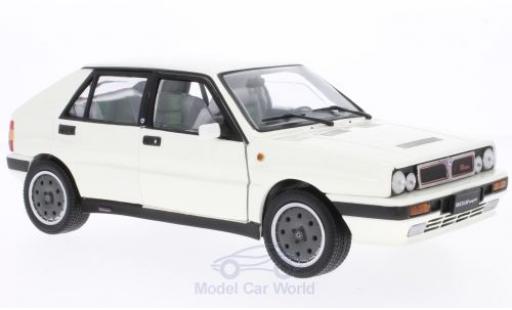Modelauto Lancia Delta HF Integrale 8V wit 1989 1/18 Sun Star