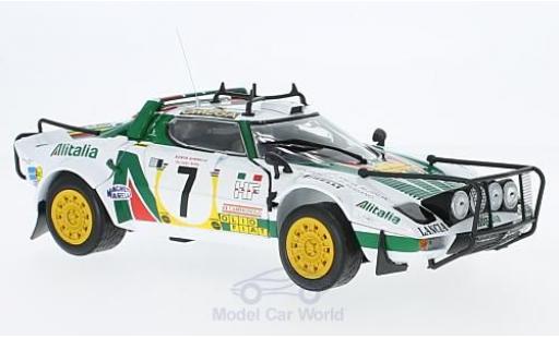Modelauto Lancia Stratos HF Rally No.7 Alitalia Rally WM Safari Rally 1977 S.Munari/P.Sodano zonder Vitrine 1/18 Sun Star