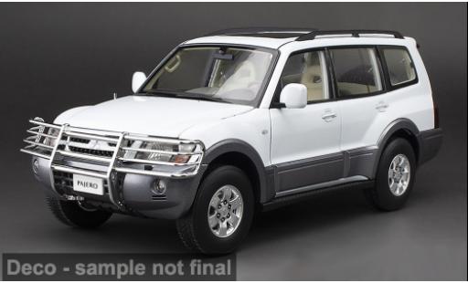 Modelauto Mitsubishi Pajero V73 wit 1/18 Sun Star
