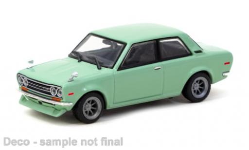 Modelauto Datsun 510 Sedan groen 1/64 Tarmac Works