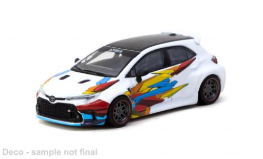 Modelauto Toyota Corolla GR Widebody wit/Dekor 2025 1/64 Tarmac Works