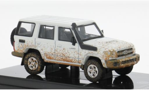 Modelauto Toyota Land Cruiser 70 LC76 wit 2014 1/64 Para64