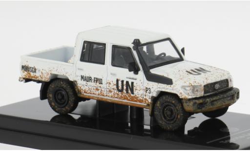 Modelauto Toyota Land Cruiser 70 LC79 wit 2014 1/64 Para64